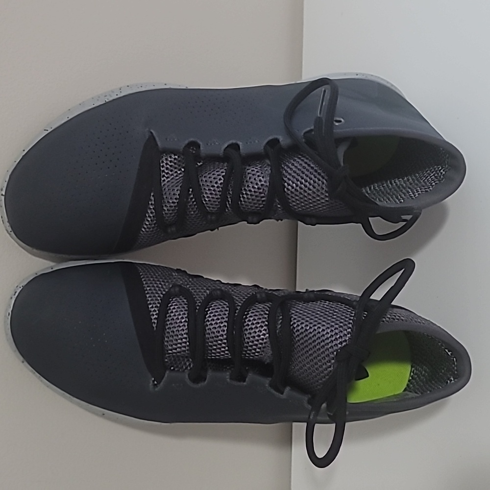 Under Armour SNEAKERS